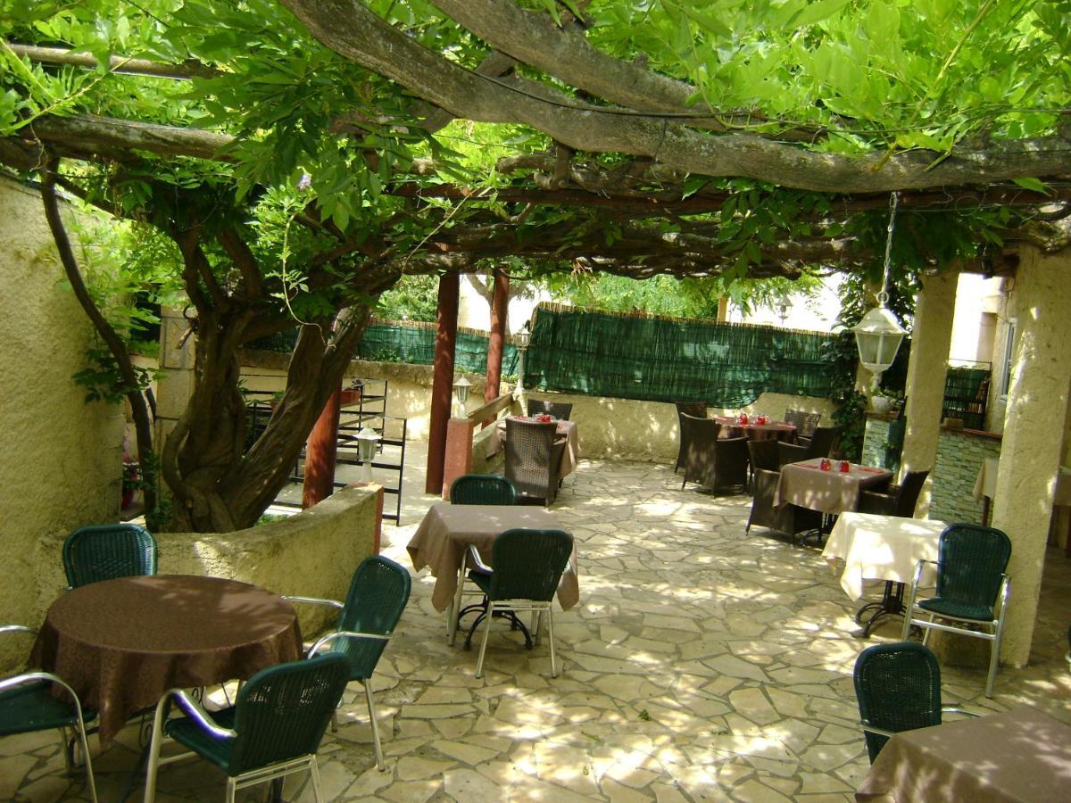 Le H De Sernhac Exterior photo